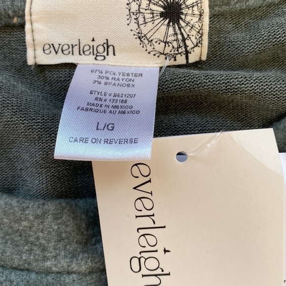 Everleigh sweater in an olive green. Gathered sleeves and cuffs in size large. - Picture 2 of 6